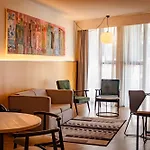 Met Hotel